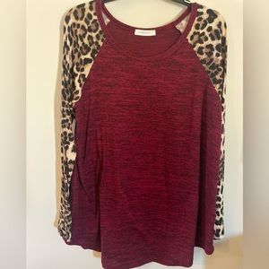 Women’s long sleeve leopard sleeve crimson shirt